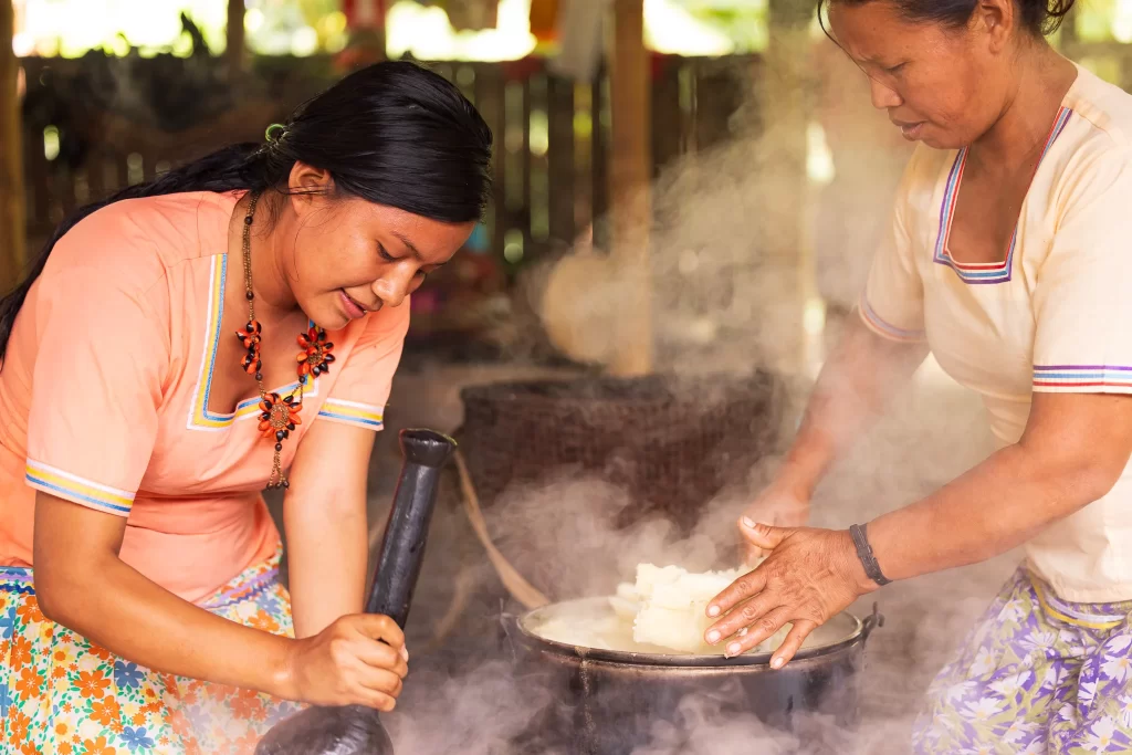 Preparación Chicha de Yuca - Fotografía Maxwell Hohn